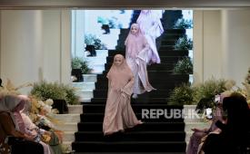Fashion Muslim (ilustrasi). Dinas Perindustrian Nusa Tenggara Barat menggandeng Lembaga Sertifikasi Profesi (LSP) Mode Indonesia untuk membangun ekosistem industri fesyen Muslim melalui penguatan kapasitas sumber daya manusia yang memenuhi standar dan tersertifikasi.