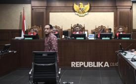 Terdakwa kasus dugaan korupsi pengadaan Chromebook dan Chrome Device Management (CDM) dalam program digitalisasi pendidikan di Kemendikbudristek Nadiem Makarim mengikuti sidang tuntutan di Pengadilan Tipikor, Jakarta, Rabu (13/5/2026). Jaksa Penuntut Umum (JPU) menuntut Nadiem Makarim hukuman penjara selama 18 tahun serta denda Rp1 miliar subsider 190 hari pidana kurungan, selain itu Nadiem juga dituntut membayar uang pengganti sebesar Rp809 miliar dan Rp4,8 triliun atau total senilai Rp5,6 triliun. 