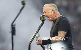 Vokalis band heavy metal AS Metallica James Hetfield.