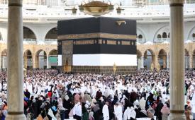 Umat Muslim melakukan tawaf di Masjidil Haram, Makkah, Arab Saudi, 12 Juni 2024.
