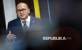 Menteri Investasi/Kepala BKPM sekaligus CEO Danantara Roslan Roeslani menyampaikan keterangan di Kantor Kepresidenan, Jakarta, Senin (15/6/2026). CEO Danantara Roslan Roeslani mengungkapkan permintaan pembelian obligasi global (global bond) mencapai 4,6 miliar dolar AS atau tiga kali lipat dari nilai penerbitan sebesar 1,5 miliar dolar AS dengan investor dari Amerika Serikat mendominasi pembelian yang menunjukkan kuatnya kepercayaan pasar global terhadap Indonesia. 