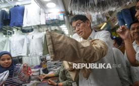 Menteri Keuangan Purbaya Yudhi Sadewa saat melakukan peninjauan langsung di Pasar Tanah Abang, Jakarta, Senin (9/3/2026).
