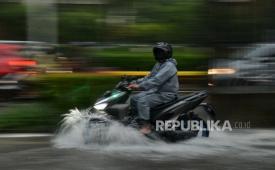 Hujan Petir Landa Sebagian Ibu Kota Indonesia Hari Ini