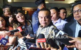 Ketua Harian Partai Gerindra Sufmi Dasco Ahmad ketika diwawancarai wartawan usai bertemu Waketum Partai Nasdem Ahamd Ali di kediaman Prabowo Subianto, Jakarta Selatan, Selasa (23/4/2024) malam.