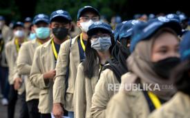 Mahasiswa UGM mengikuti penerjunan kuliah kerja nyata (KKN).