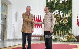 Presiden Joko Widodo (Jokowi) menerima kunjungan Perdana Menteri (PM) Singapura Lee Hsien Loong di Istana Kepresidenan Bogor, Jawa Barat, pada Senin (29/4/2024). Dalam pertemuan ini juga dihadiri Wakil PM Lawrence Wong dan Menteri Pertahanan Prabowo Subianto.