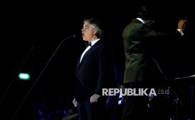 Penyanyi tenor asal Italia, Andrea Bocelli