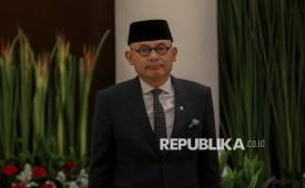 Menteri Luar Negeri Arrmanatha Christiawan Nasir saat prosesi serah terima jabatan di Gedung Kementerian Luar Negeri, Jakarta, Senin (12/10/2026).