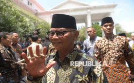 Ketua Umum MUI KH Anwar Iskandar bersiap untuk bertemu dengan Presiden Prabowo Subianto di Kompleks Istana Kepresidenan, Jakarta, Selasa (3/2/2026). 