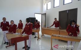 SR Terintegrasi 3 Sulut lestarikan kearifan lokal musik kolintang.