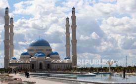  Masjid kota baru di Nur-Sultan (sebelumnya dikenal sebagai Astana), Kazakhstan, 13 September 2022. 