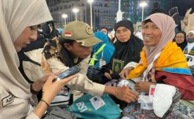 Saat berita mengalah demi senyum jamaah.
