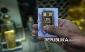 Harga emas dan atau logam mulia diprediksi bergerak fluktuatif dan cenderung menurun pada pekan ini. (ilutrasi)