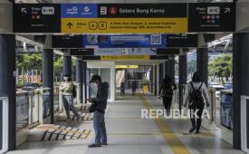  PT Transportasi Jakarta (Transjakarta) menyesuaikan operasional 13 rute layanan yang mulai beroperasi pukul 10.00 WIB pada Ahad (16/5/2026), akibat adanya kegiatan lari di kawasan Gelora Bung Karno (GBK), Jakarta. (ilustrasi)