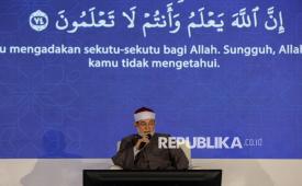 Tokoh dan Pakar Al-Quran Internasional, Ahmad Isa Al-Masharawi membacakan ayat suci Al-Quran saat acara World Quranic Civilization Forum di Jakarta, Selasa (16/6/2026). Acara yang digelar oleh Ar-Rahman Quranic Learning (AQL) tersebut digelar dalam rangka menyambut tahun baru Islam 1 Muharram 1448 Hijriah dengan beragam acara seperti bazar umkm, pameran produk-produk Palestina hingga forum diskusi yang diisi oleh para ulama internasional hingga pemerhati Al-Quran dengan tujuan mempererat hubungan dengan Al-Quran sebagai fondasi peradaban umat.