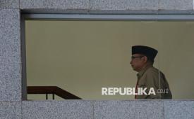 Mantan Menteri Agama Yaqut Cholil Qoumas tiba untuk memenuhi panggilan pemeriksaan di Gedung Merah Putih KPK, Jakarta, Selasa (16/12/2025). KPK kembali memeriksa Yaqut Cholil Qoumas sebagai saksi dalam penyidikan kasus dugaan korupsi kuota haji khusus 2024.