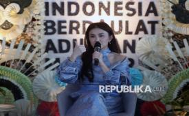  Agnez Mo. Memorabilia Agnez Mo dipajang secara permanen di Hard Rock Hollywood, Amerika Serikat.