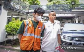 Kriminal kemarin, artis Revaldo ditangkap hingga Ruben tak ditahan..