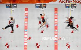 Atlet panjat tebing Indonesia Desak Made Rita Kusuma Dewi (kanan) menjadi yang tercepat pada final nomor speed putri Asian Games 2026 di Portmesse Nagoya Exhibition Hall, Nagoya, Aichi, Jepang, Rabu (30/9/2026). Desak Made berhasil meraih medali emas dengan catatan waktu 6,062 detik, medali perak diraih atlet China Lijuan Deng dengan waktu 6,064 detik, dan medali perunggu diraih atlet Korea Selatan Jimin Jeong dengan waktu 6,18 detik. 