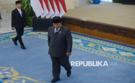 Presiden Prabowo Subianto bersama Wakil Presiden Gibran Rakabuming Raka bersiap memberikan ucapan selamat usai pelantikan sebagai Dewan Pertimbangan Presiden (Wantimpres) di Istana Negara, Jakarta, Jumat (2/10/2026). Presiden Prabowo Subianto melantik Dewan Pertimbangan Presiden Republik Indonesia (Wantimpres), yakni Pratikno sebagai Ketua, Hatta Rajasa sebagai Wakil Ketua, serta 24 anggota lainnya.