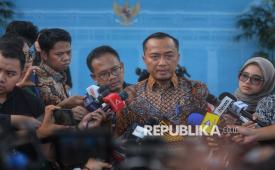 Menteri Sekretaris Negara Prasetyo Hadi memberikan keterangan di Kompleks Istana Kepresidenan, Jakarta.
