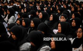 Petugas Penyelenggara Ibadah Haji (PPIH) Arab Saudi 2026 mengikuti pendidikan dan latihan di Asrama Haji, Jakarta, Ahad (11/1/2026). Sebanyak 1.636 PPIH Arab Saudi 2026 mulai menjalani diklat selama 20 hari dengan dibekali berbagai keterampilan mulai dari keahlian administratif hingga bahasa arab guna mengoptimalkan layanan haji 2026. 