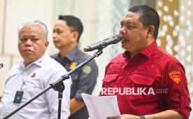 Direktur Penyidikan Jaksa Agung Muda Tindak Pidana Khusus (Jampidsus) Abdul Qohar (kanan)
