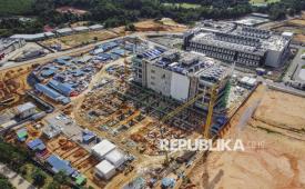 Foto udara pembangunan pusat data (data center) di Kawasan Ekonomi Khusus (KEK) Nongsa Digital Park, Batam, Kepulauan Riau, Selasa (16/6/2026). Badan Pengusahaan (BP) Batam mencatat total nilai investasi industri pusat data di wilayah tersebut telah menembus angka lebih dari Rp120 triliun hingga pertengahan tahun 2026 yang bersumber dari sembilan proyek pusat data sebagai hub teknologi global baru dan pusat konektivitas data utama di Asia Tenggara. 