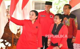 Ketua Umum PDIP Megawati Soekarnoputri bersama Presiden Joko Widodo, Ketua DPR Puan Maharani, dan Ganjar Pranowo berfoto bersama saat deklarasi Calon Presiden dari PDIP di Istana Batu Tulis, Bogor, Jawa Barat, Jumat (21/4/2023). PDIP resmi mendeklarasikan Ganjar Pranowo sebagai Capres pada Pemilu 2024.