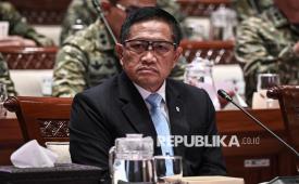 Wakil Menteri Pertahanan Donny Ermawan dair Gubernur Lembaga Universitas Republik Indonesia.