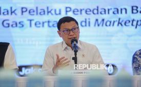 Kepala Badan Pengawas Obat dan Makanan (BPOM) Taruna Ikrar. BPOM menanggapi isu perawatan kulit asal Korea Selatan berbahan Human Acellular Dermal Matrix (hADM) atau dikenal sebagai skin booster 