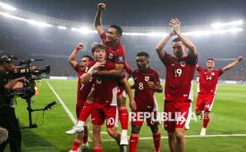 Pemain Timnas Indonesia Ole Romeny melakukan selebrasi usai mencetak gol saat bertandi melawan China pada laga babak Kualifikasi Piala Dunia 2026 Putaran Ketiga di Stadion Utama Gelora Bung Karno (SUGBK), Jakarta, Kamis (5/6/2025).