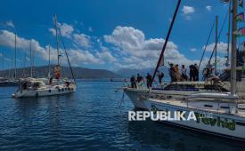 Kapal Global Sumud Flotilla berlayar meninggalkan perairan Turki menuju perairan Internasional, Kamis (14/5/2026). Sebanyak 59 kapal GSF yang ditumpangi oleh sekitar 500 partisipan dari sekitar 50 negara resmi berlayar menuju perairan Gaza untuk menyalurkan bantuan kemanusiaan seperti obat-obatan, vitamin, kebutuhan bayi dan logistik lainnya. Republika/Thoudy Badai