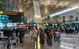 Erupsi Anak Krakatau tunda 624 penerbangan di Bandara Soekarno-Hatta.