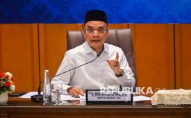 Ketua Komisi VIII DPR Marwan Dasopang menyampaikan paparan saat audiensi dengan Perkumpulan Guru Madrasah (PGM) di Ruang Abdul Muis, Kompleks Parlemen, Senayan, Jakarta, Rabu (11/2/2026). Audiensi tersebut menuntut terkait kesejahteraan para guru yang mengajar di madrasah swasta. 