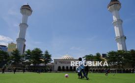 Masjid Raya Bandung, di Alun-alun Kota Bandung