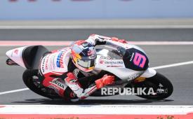 Pembalap Honda Team Asia asal Indonesia, Veda Pratama memacu kecepatan sepeda motornya saat mengikuti Race Moto3 Indonesia 2026 di Sirkuit Internasional Pertamina Mandalika, Lombok Tengah, NTB, Ahad (11/10/2026). Maximo Quiles dari CFMOTO Gaviota Aspar Team menjadi pemenang dalam balapan tersebut, sedangkan Veda finis di posisi keenam. 