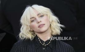  Billie Eilish. Billie Eilish mengecam rencana Menteri Pertahanan Israel, Israel Katz, yang berencana merelokasi warga Palestina.