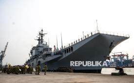 Kapal induk ITS Giuseppe Garibaldi (C551) bersiap bersandar setibanya di Dermaga 107, Pelabuhan Tanjung Priok, Jakarta Utara, Jumat (18/9/2026).