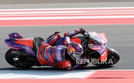Pembalap Prima Pramac Jorge Martin memacu motornya saat MotoGP Mandalika di Pertamina Mandalika International Street Circuit, Lombok Tengah, NTB, Ahad (29/9/2024). Pembalap Prima Pramac Jorge Martin berhasil memenangi MotoGP Mandalika sementara posisi kedua diraih pembalap Red Bull GASGAS Tech3 Pedro Acosta dan posisi ketiga diraih pembalap Ducati Lenovo Francesco Bagnaia. 