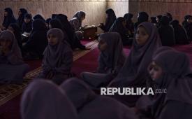 Ilutrasi ngaji Alquran.