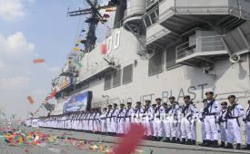 Prajurit TNI AL berbaris saat upacara peresmian KRI Sriwijaya-100 di Dermaga 107, Pelabuhan Tanjung Priok, Jakarta, Kamis (24/9/2026). Panglima TNI Jenderal TNI Agus Subiyanto meresmikan kapal tersebut masuk jajaran TNI AL sekaligus mengukuhkan komandannya.