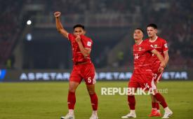 Pemain timnas Indonesia Rizky Ridho melakukan selebrasi usai mencetak gol ke gawang Bangladesh dalam pertandingan penyisihan Grup A FIFA ASEAN Cup 2026 di Stadion Utama Gelora Bung Karno (SUGBK), Senayan, Jakarta, Kamis (1/10/2026). Timnas Indonesia lolos ke final FIFA ASEAN Cup 2026 usai mengalahkan Bangladesh dengan skor 9-2.