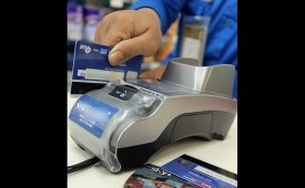 Otoritas Jasa Keuangan (OJK) menegaskan praktik gesek tunai (gestun) tidak memenuhi kriteria layanan Buy Now Pay Later (BNPL) dan berpotensi meningkatkan risiko gagal bayar. (ilustrasi)