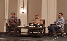 Kepala Badan Kebijakan Fiskal (BKF) Febrio N Kacaribu (kiri) saat menghadiri media briefing ASEAN Finance Minister and Central Bank Governor Meetings di Bali, Senin (27/3/2023).