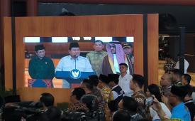 Presiden Republik Indonesia (RI), Prabowo Subianto saat pidato dalam peresmian Terminal Khusus Haji dan Umroh di Terminal 2F, Bandar Udara Internasional Soekarno Hatta (Soetta), Tangerang, Banten, Ahad (4/5/2025). 
