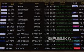 Bandara Ben Gurion Israel kosong dari penumpang menyusul serangan militer Israel ke Iran, dekat Tel Aviv, Israel, Jumat, 13 Juni 2025.