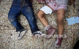 Jenazah anak-anak yang syahid akibat serangan Israel di klinik medis  di Deir al-Balah, Jalur Gaza, Kamis, 10 Juli 2025.