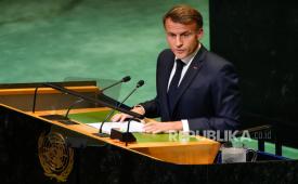 Presiden Prancis Emmanuel Macron berbicara dalam pertemuan tingkat tinggi di PBB yang membahas solusi dua negara Israel-Palestina Senin, 22 September 2025, di markas besar PBB.