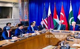 Presiden Prabowo Subianto, Presiden Turki Recep Tayyip Erdogan, Perdana Menter Pakistan Shehbaz Sharif, dan Emir Qatar Syekh Tamim bin Hamad Al Thani bertemu Presiden AS Donald John Trump di New York, Selasa (23/9/2025).